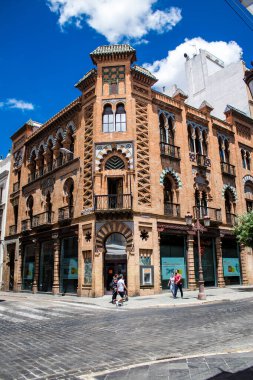 Seville, İspanya - Haziran 01, 2022 Seville şehri ve İspanya 'nın güneyindeki Endülüs Bölgesi' nin başkenti Sevilla 'nın mimarisi.