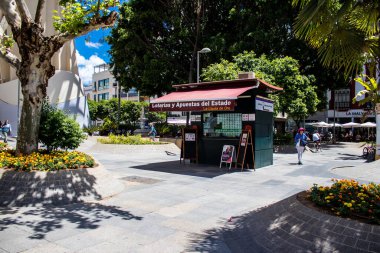 Seville, İspanya - Haziran 01, 2022 Seville şehri ve İspanya 'nın güneyindeki Endülüs Bölgesi' nin başkenti Sevilla 'nın mimarisi.