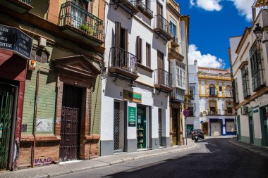 Seville, İspanya - Haziran 01, 2022 Seville şehri ve İspanya 'nın güneyindeki Endülüs Bölgesi' nin başkenti Sevilla 'nın mimarisi.