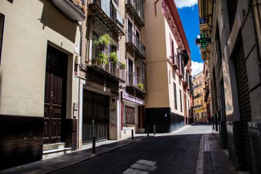 Seville, İspanya - Haziran 01, 2022 Seville şehri ve İspanya 'nın güneyindeki Endülüs Bölgesi' nin başkenti Sevilla 'nın mimarisi.