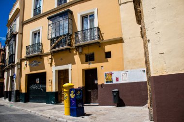 Seville, İspanya - Haziran 01, 2022 Seville şehri ve İspanya 'nın güneyindeki Endülüs Bölgesi' nin başkenti Sevilla 'nın mimarisi.
