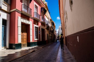 Seville, İspanya - Haziran 01, 2022 Seville şehri ve İspanya 'nın güneyindeki Endülüs Bölgesi' nin başkenti Sevilla 'nın mimarisi.