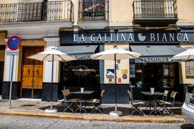 Seville, İspanya - Haziran 01, 2022 Seville şehri ve İspanya 'nın güneyindeki Endülüs Bölgesi' nin başkenti Sevilla 'nın mimarisi.