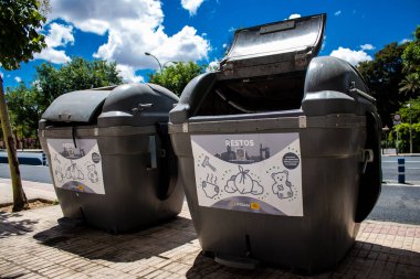 Seville, İspanya - Haziran 01, 2022 Seville şehri ve İspanya 'nın güneyindeki Endülüs Bölgesi' nin başkenti Sevilla 'nın mimarisi.