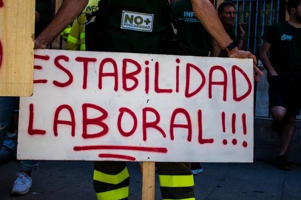 2022年6月1日 西班牙塞维利亚 消防员在塞维利亚街头示威 要求承认他们的职业困难 并提高工资 — 图库照片