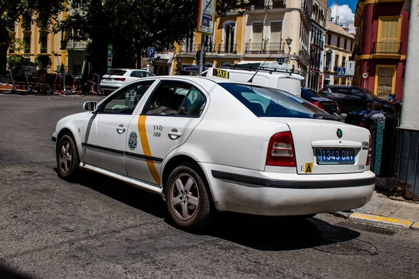 Sevilla España Junio 2022 Taxi Conduciendo Por Las Calles Sevilla — Foto de Stock