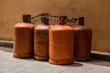 Fez, Fas - 12 Haziran 2022 Fez El Bali 'de güçlendirilmiş Medine, ortaçağ Marinid Mahallesi, Fez' in sokakları ve mimarisi, şehrin dar dolambaçlı Arap yerleşimi tipik doğu şehirleri