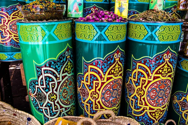 フェズ モロッコ 2022年6月12日メディアに位置するフェズのスープは ファブリック 化粧品 家電製品などのあらゆる種類の製品を提供する伝統的なアラブ市場です — ストック写真