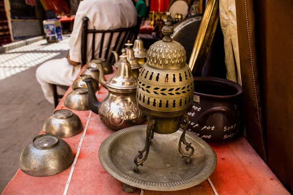 フェズ モロッコ 2022年6月12日メディアに位置するフェズのスープは ファブリック 化粧品 家電製品などのあらゆる種類の製品を提供する伝統的なアラブ市場です — ストック写真