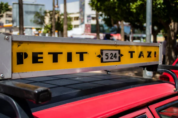 Fez Marokko Juni 2022 Taxi Rijdt Door Straten Van Fez — Stockfoto