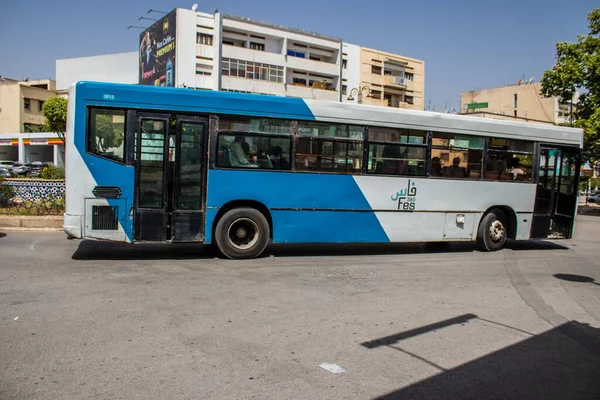 2022年6月14日 摩洛哥 在禽流感爆发袭击摩洛哥期间 巴士穿过法兹的街道 必须戴上口罩 — 图库照片