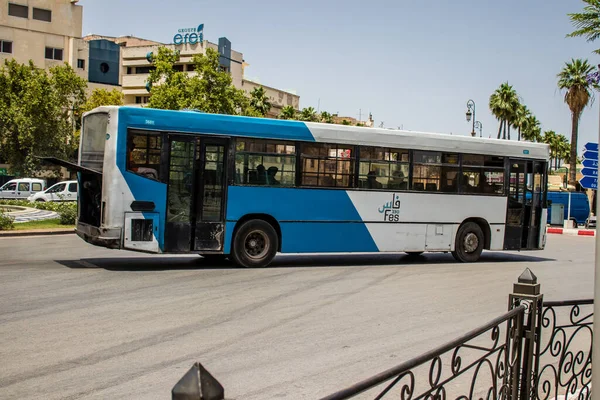 Fez Marruecos Junio 2022 Autobús Conduciendo Por Las Calles Fez —  Fotos de Stock