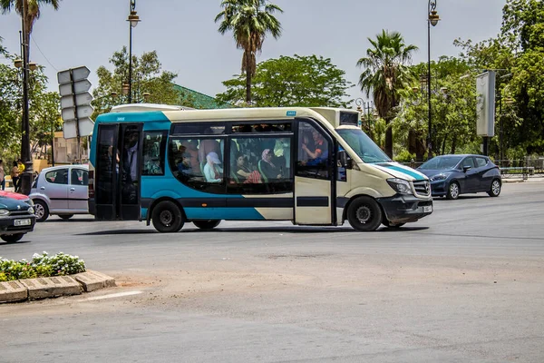 Fez Marruecos Junio 2022 Autobús Conduciendo Por Las Calles Fez —  Fotos de Stock