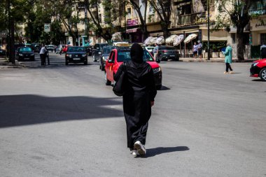 Fez, Fas - 16 Haziran 2022 Fez şehri ve mimarisi, şehir dar ve dolambaçlı bir Arap yerleşimine sahiptir tipik doğu şehirleri, Fez geleneksel Fas kültürünün başkentidir.