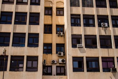 Fez, Fas - 16 Haziran 2022 Fez şehri ve mimarisi, şehir dar ve dolambaçlı bir Arap yerleşimine sahiptir tipik doğu şehirleri, Fez geleneksel Fas kültürünün başkentidir.