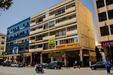 Fez, Fas - 16 Haziran 2022 Fez şehri ve mimarisi, şehir dar ve dolambaçlı bir Arap yerleşimine sahiptir tipik doğu şehirleri, Fez geleneksel Fas kültürünün başkentidir.