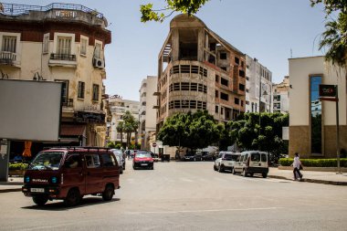 Fez, Fas - 16 Haziran 2022 Fez şehri ve mimarisi, şehir dar ve dolambaçlı bir Arap yerleşimine sahiptir tipik doğu şehirleri, Fez geleneksel Fas kültürünün başkentidir.