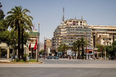 Fez, Fas - 16 Haziran 2022 Fez şehri ve mimarisi, şehir dar ve dolambaçlı bir Arap yerleşimine sahiptir tipik doğu şehirleri, Fez geleneksel Fas kültürünün başkentidir.