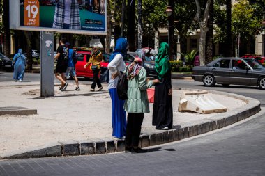 Fez, Fas - 16 Haziran 2022 Fez şehri ve mimarisi, şehir dar ve dolambaçlı bir Arap yerleşimine sahiptir tipik doğu şehirleri, Fez geleneksel Fas kültürünün başkentidir.