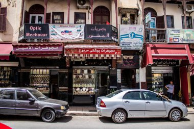 Fez, Fas - 16 Haziran 2022 Fez şehri ve mimarisi, şehir dar ve dolambaçlı bir Arap yerleşimine sahiptir tipik doğu şehirleri, Fez geleneksel Fas kültürünün başkentidir.