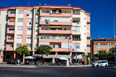 Seville, İspanya - 25 Haziran 2022 Sevilla şehri ve İspanya 'nın güneyindeki Endülüs Bölgesi' nin başkenti Sevilla 'nın mimarisi.