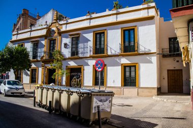 Seville, İspanya - 25 Haziran 2022 Sevilla şehri ve İspanya 'nın güneyindeki Endülüs Bölgesi' nin başkenti Sevilla 'nın mimarisi.