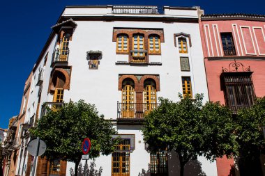 Seville, İspanya - 25 Haziran 2022 Sevilla şehri ve İspanya 'nın güneyindeki Endülüs Bölgesi' nin başkenti Sevilla 'nın mimarisi.