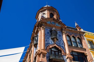 Seville, İspanya - 25 Haziran 2022 Sevilla şehri ve İspanya 'nın güneyindeki Endülüs Bölgesi' nin başkenti Sevilla 'nın mimarisi.
