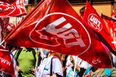 Sevilla İspanya 25 Haziran 2022 Personel ve personel İspanya 'da meydana gelen koronavirüs salgını sırasında Seville şehir merkezinde gerçekleştirilen gösteride kişisel yardımda bulunuyorlar.