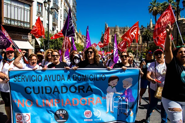 Σεβίλλη Ισπανία Ιουνίου 2022 Εργαζόμενοι Και Οικιακοί Βοηθοί Που Εργάζονται — Φωτογραφία Αρχείου