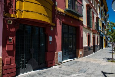 Seville, İspanya - 4 Temmuz 2022 Sevilla şehri ve İspanya 'nın güneyindeki Endülüs Bölgesi' nin başkenti Sevilla 'nın mimarisi