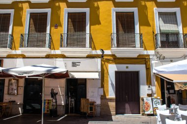 Seville, İspanya - 4 Temmuz 2022 Sevilla şehri ve İspanya 'nın güneyindeki Endülüs Bölgesi' nin başkenti Sevilla 'nın mimarisi