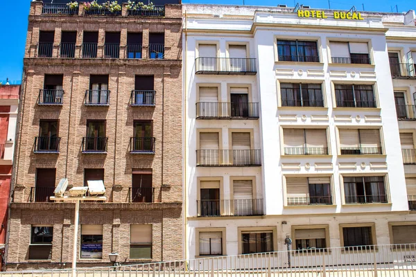 Σεβίλλη Ισπανία Ιουλίου 2022 Πρόσοψη Κτιρίου Στους Δρόμους Της Σεβίλλης — Φωτογραφία Αρχείου