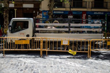 Seville, İspanya - 4 Temmuz 2022 İspanya 'nın güneyinde, sembolik bir şehir ve Endülüs Bölgesi' nin başkenti olan Sevilla şehir merkezindeki inşaat alanı