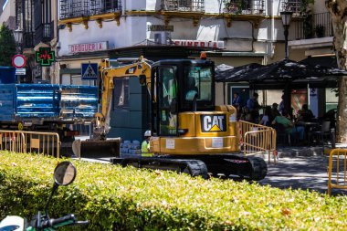 Seville, İspanya - 4 Temmuz 2022 İspanya 'nın güneyinde, sembolik bir şehir ve Endülüs Bölgesi' nin başkenti olan Sevilla şehir merkezindeki inşaat alanı