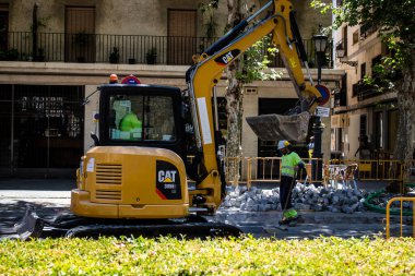 Seville, İspanya - 4 Temmuz 2022 İspanya 'nın güneyinde, sembolik bir şehir ve Endülüs Bölgesi' nin başkenti olan Sevilla şehir merkezindeki inşaat alanı