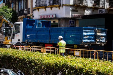 Seville, İspanya - 4 Temmuz 2022 İspanya 'nın güneyinde, sembolik bir şehir ve Endülüs Bölgesi' nin başkenti olan Sevilla şehir merkezindeki inşaat alanı