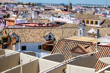 Seville, İspanya - 4 Temmuz 2022 İspanya 'nın güneyinde, sembolik bir şehir ve Endülüs Bölgesi' nin başkenti Sevilla Panoramik Manzarası