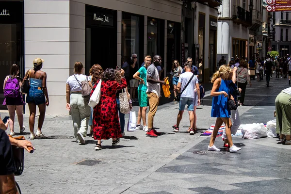 Sevilla Španělsko Července 2022 Chodci Nakupující Hlavní Obchodní Ulici Sevilly — Stock fotografie