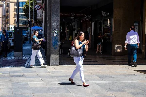 Sevilla Španělsko Července 2022 Chodci Nakupující Hlavní Obchodní Ulici Sevilly — Stock fotografie