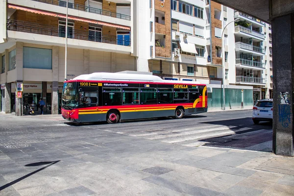 Sevilla Spanje Juli 2022 Bus Rijdt Door Straten Van Sevilla — Stockfoto