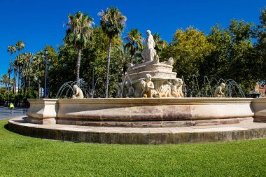 Seville, İspanya - 12 Haziran 2022 Sevilla şehri ve İspanya 'nın güneyindeki Endülüs Bölgesi' nin başkenti Sevilla 'nın mimarisi.