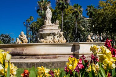 Seville, İspanya - 12 Haziran 2022 Sevilla şehri ve İspanya 'nın güneyindeki Endülüs Bölgesi' nin başkenti Sevilla 'nın mimarisi.