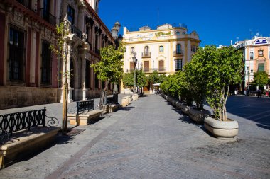Seville, İspanya - 12 Haziran 2022 Sevilla şehri ve İspanya 'nın güneyindeki Endülüs Bölgesi' nin başkenti Sevilla 'nın mimarisi.