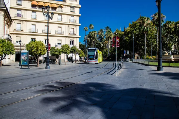 Sevilla Španělsko Července 2022 Moderní Elektrická Tramvaj Pro Cestující Projíždějící — Stock fotografie