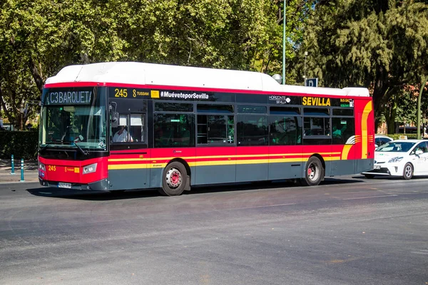 Sevilla España Julio 2022 Autobús Conduciendo Por Las Calles Sevilla —  Fotos de Stock