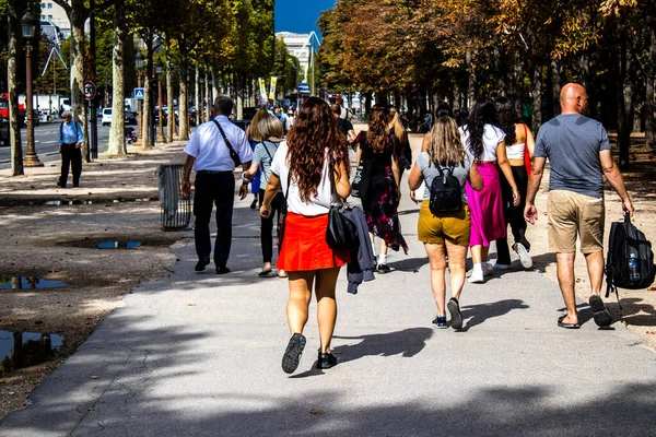 Paris France September 2022 Tourists Strolling Famous Avenue Des Champs — Fotografia de Stock