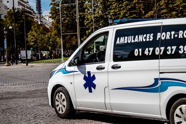 Paris France September 2022 Ambulance Driving Streets Paris Coronavirus Outbreak — Stock Photo, Image