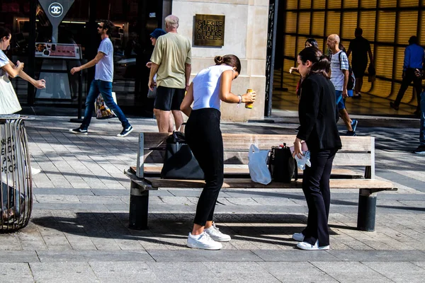 Paris France September 2022 Tourists Strolling Famous Avenue Des Champs —  Fotos de Stock