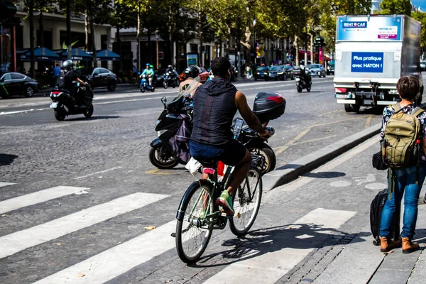 Paris France September 2022 People Cycling Streets Bicycles Widely Used — Stockfoto